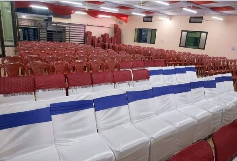 호텔 Omkaar And Restaurant