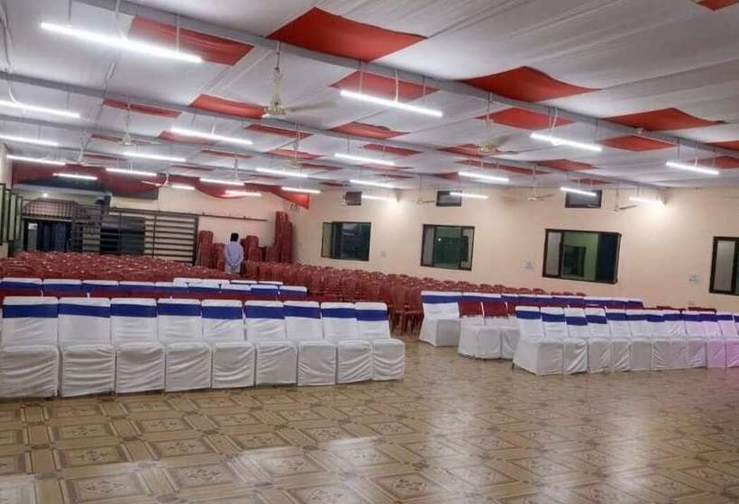 호텔 Omkaar And Restaurant