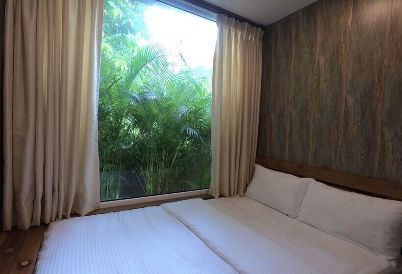 فندق Out Of Box Living