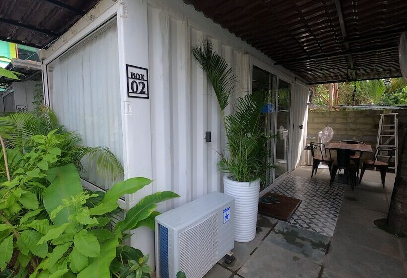 فندق Out Of Box Living