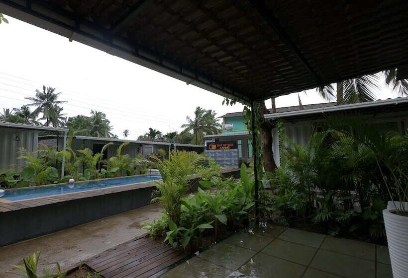 فندق Out Of Box Living