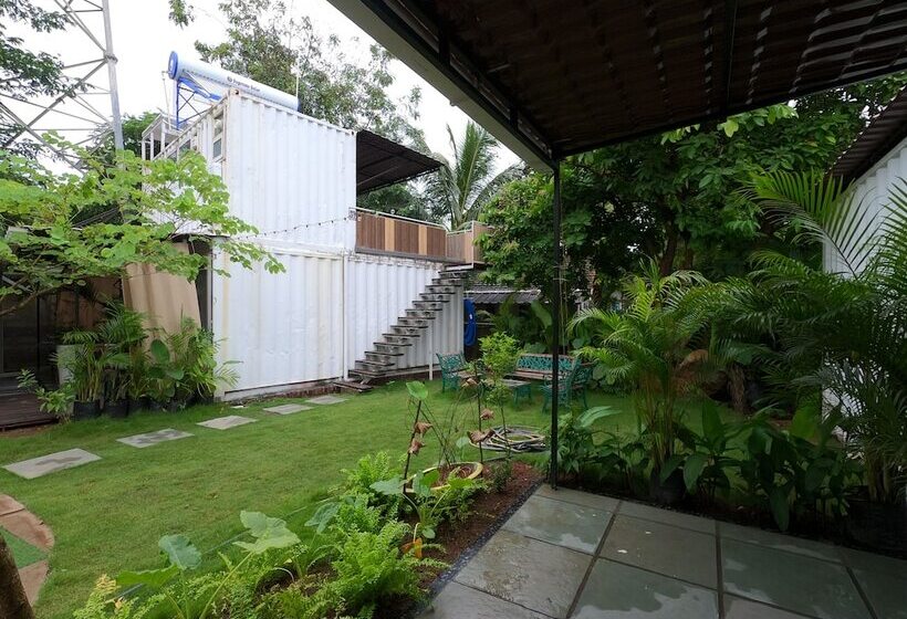 فندق Out Of Box Living