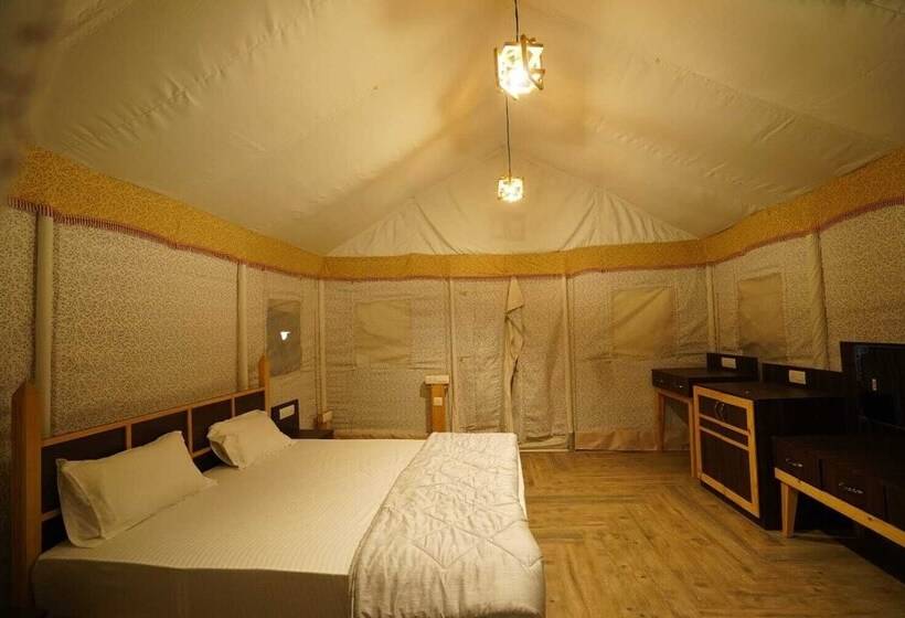 Отель Palace Beach Camp