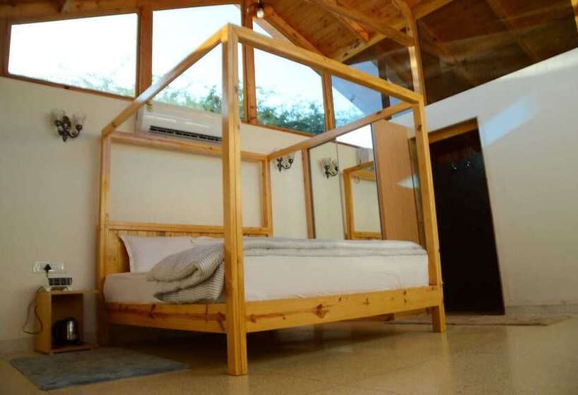 Отель Palace Beach Camp