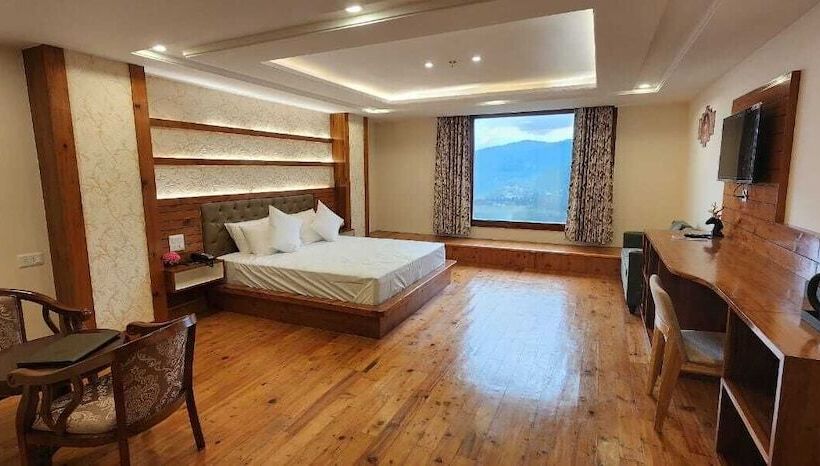 فندق Piyush Residency