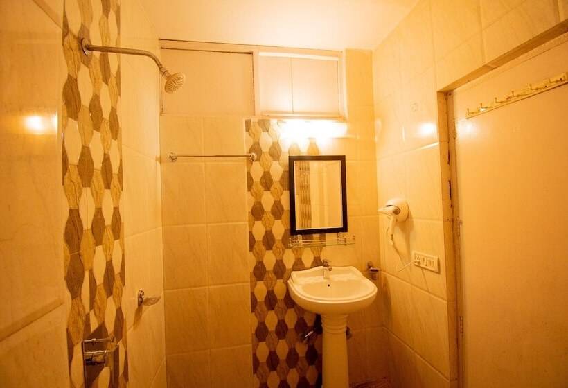 Riversun Hotel Mall Road