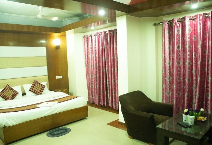 Riversun Hotel Mall Road