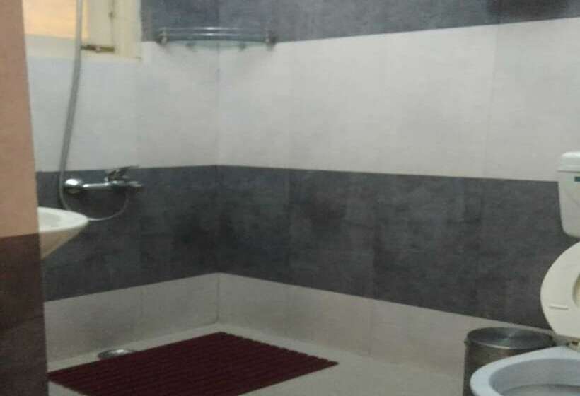 فندق Serkong House