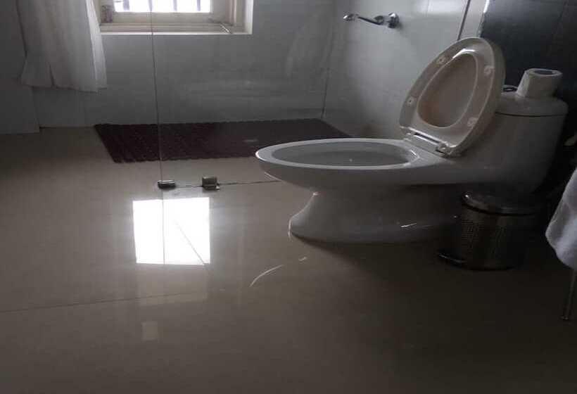 فندق Serkong House