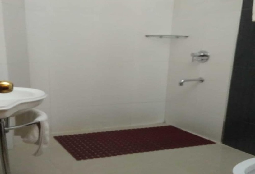 فندق Serkong House