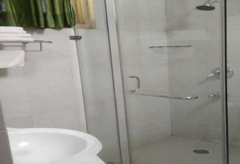 فندق Serkong House