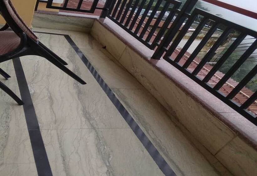 فندق Serkong House