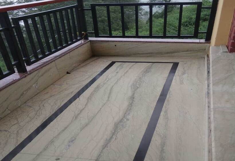 فندق Serkong House