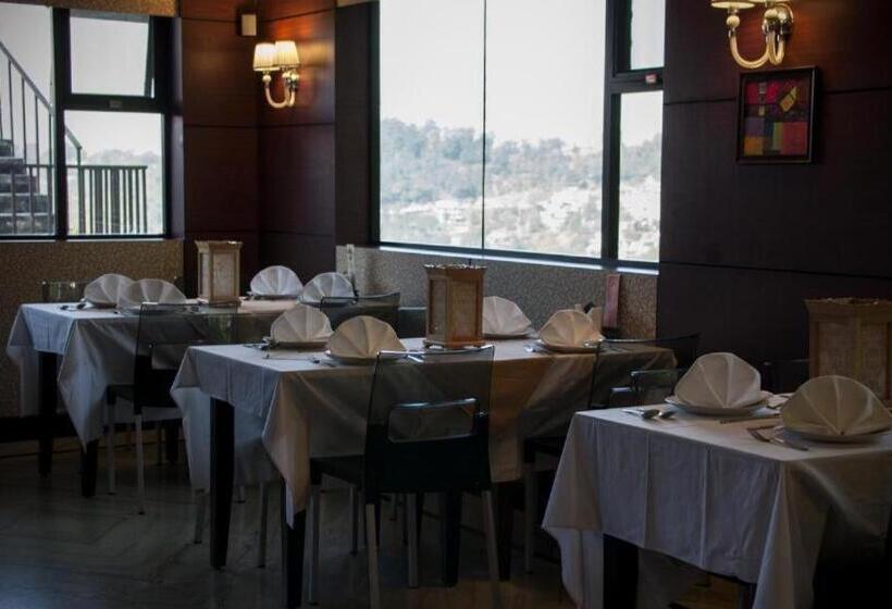 فندق Serkong House