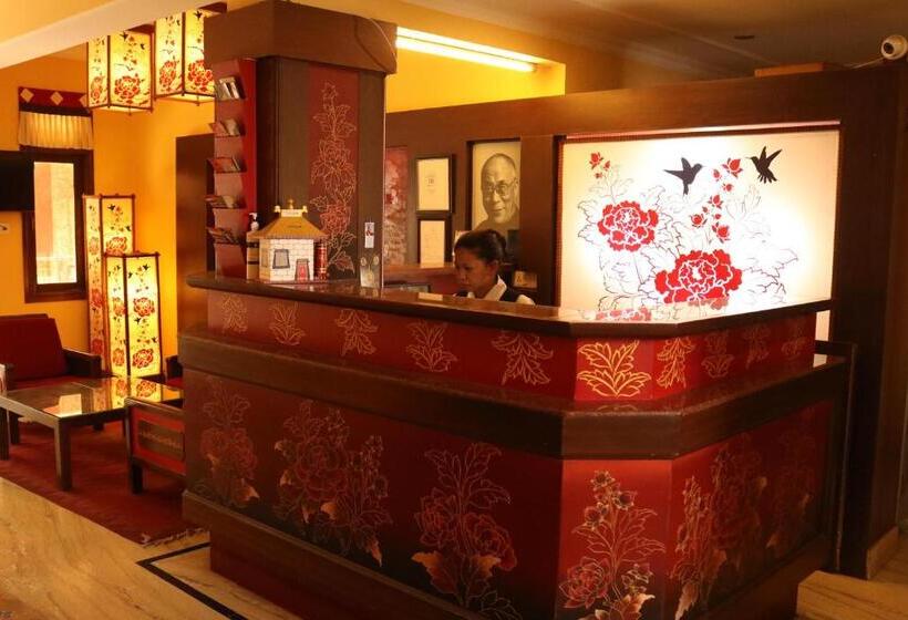 فندق Serkong House