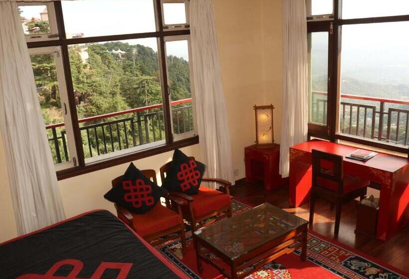 فندق Serkong House