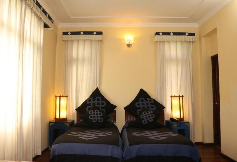 فندق Serkong House