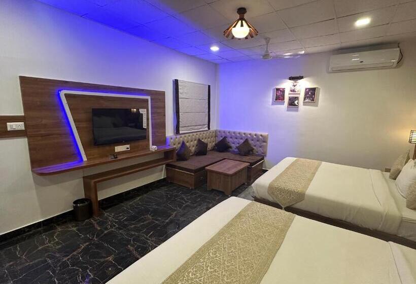 בית מלון כפרי Shine Residency