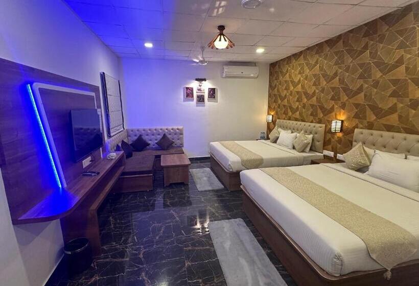 בית מלון כפרי Shine Residency