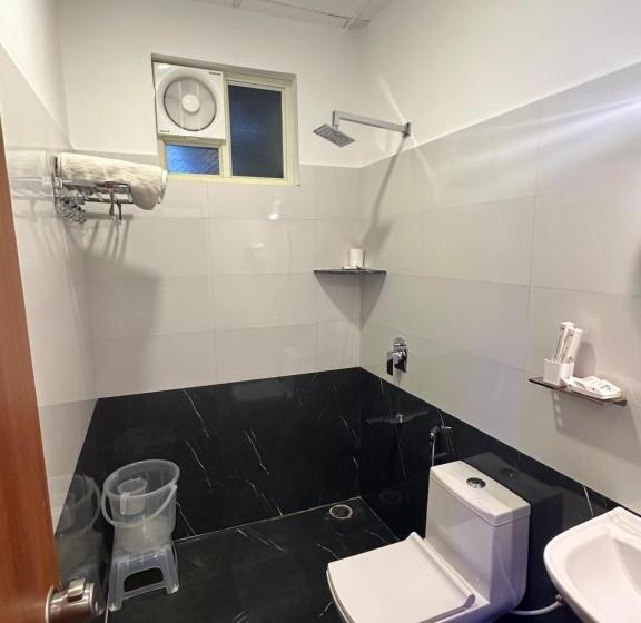 בית מלון כפרי Shine Residency