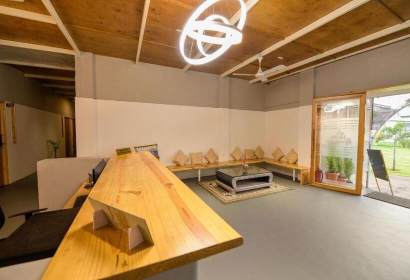 בית מלון כפרי Shine Residency