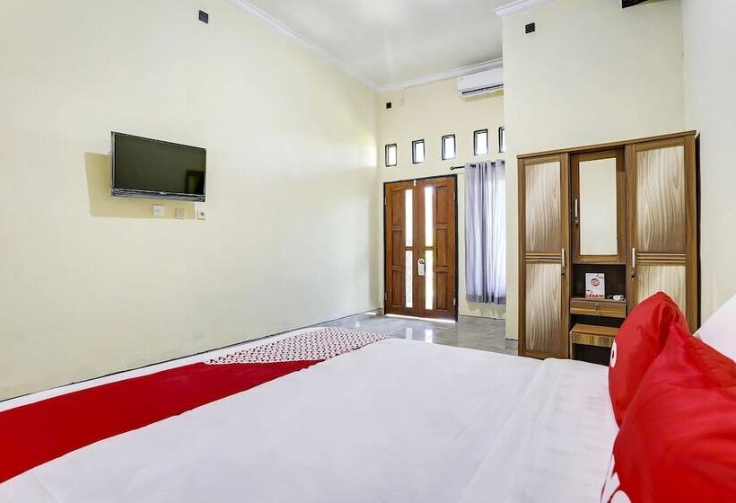 Отель Spot On 90882 Sari Homestay Near Garuda Wisnu Kencana