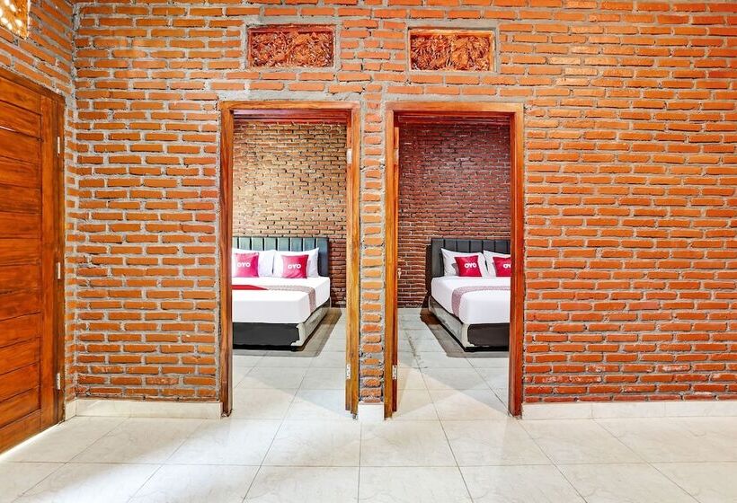 Отель Spot On 90882 Sari Homestay Near Garuda Wisnu Kencana