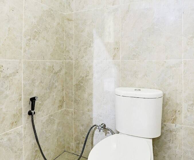 Отель Spot On 90882 Sari Homestay Near Garuda Wisnu Kencana