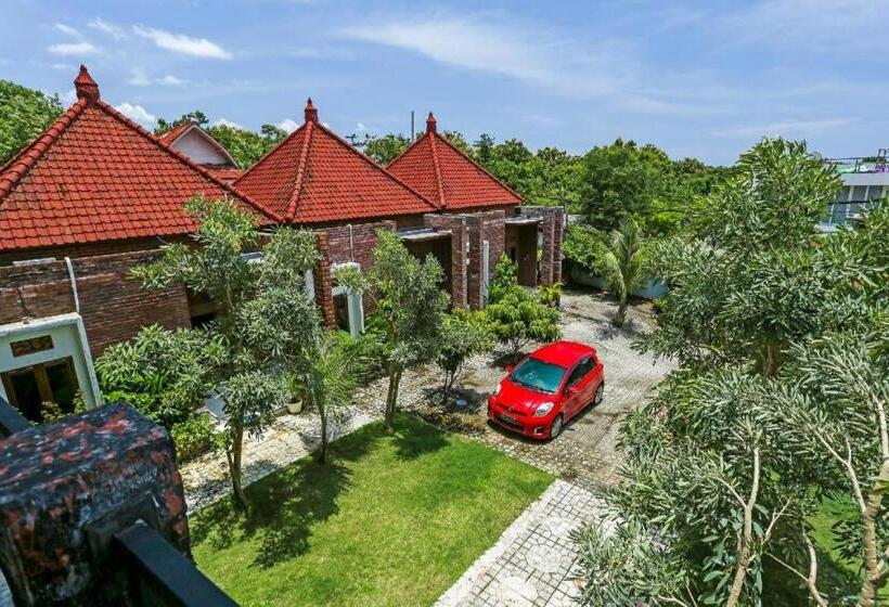 Отель Spot On 90882 Sari Homestay Near Garuda Wisnu Kencana