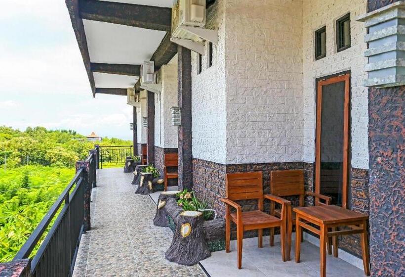 Отель Spot On 90882 Sari Homestay Near Garuda Wisnu Kencana