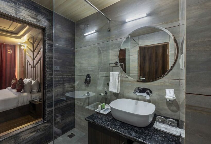 Отель Sterling Shivalik Chail