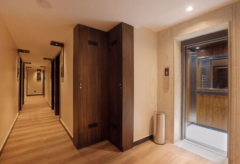 Отель Supreme Stay