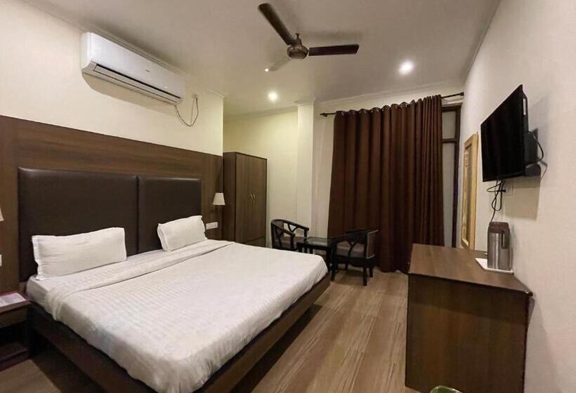 Tapasthali By Meera Hotels