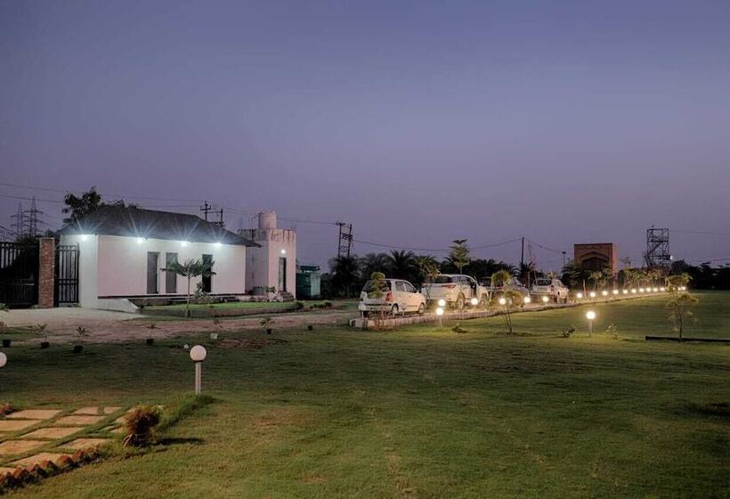 ホテル The Ashoka Farms And Resort