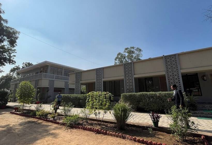 Отель The Bundela   Khajuraho, Madhya Pradesh