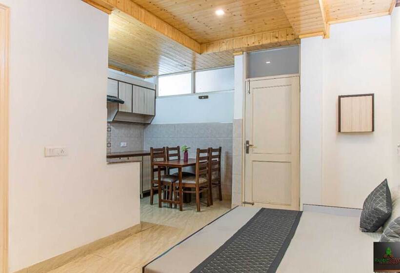 فندق The Family House