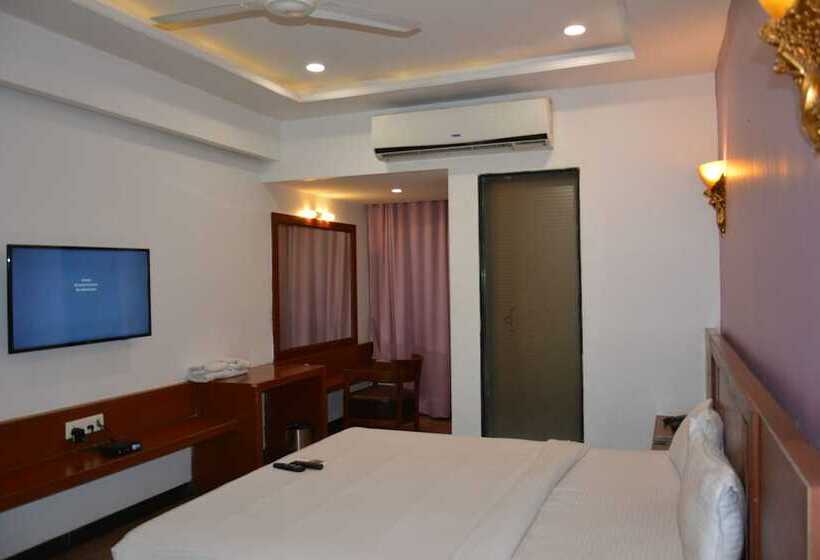 فندق The Grand Neelam