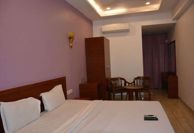 فندق The Grand Neelam