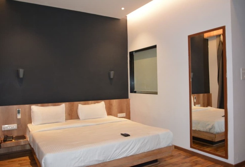 فندق The Grand Neelam