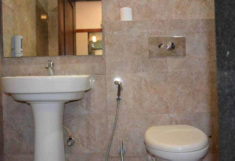 فندق The Grand Neelam