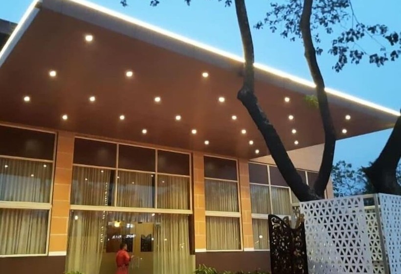 فندق The Grand Neelam