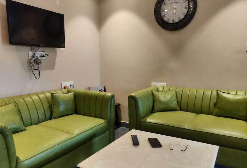 בית מלון כפרי The Republic