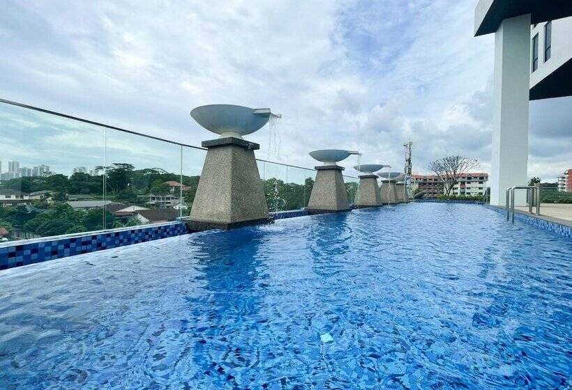 בית מלון כפרי The Straits Suites & Residences