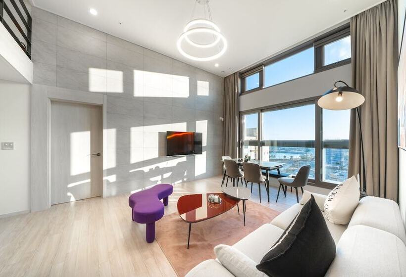 Отель Le Collective Yeosu