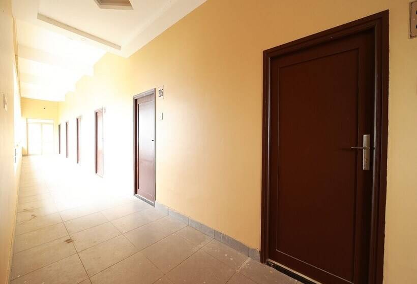 ホテル Valluvar Residency