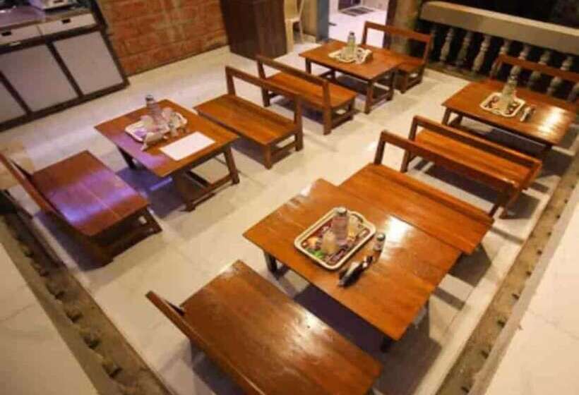 فندق Wada Chirebandi