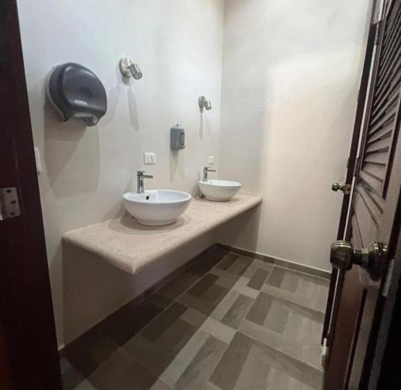 فندق Y Hostal Nojoch Che