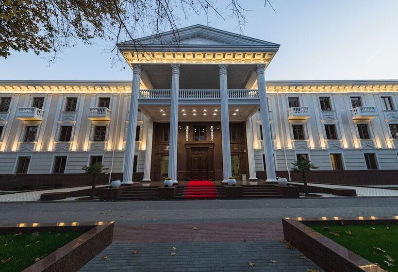 فندق Zarafshon Parkside