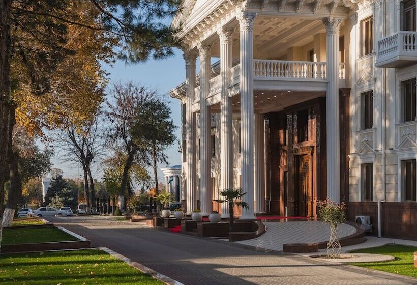 فندق Zarafshon Parkside