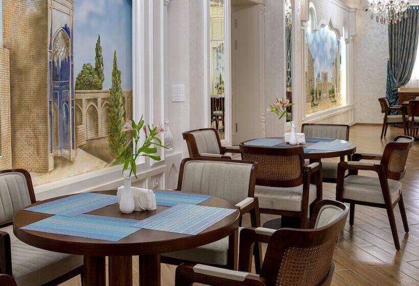 فندق Zarafshon Parkside